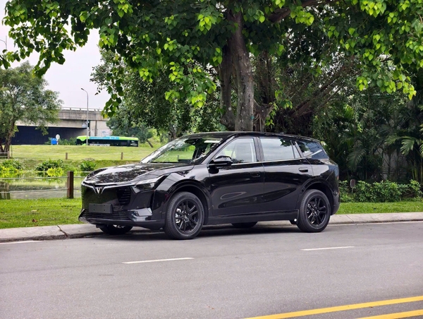 Hình ảnh xe VinFast VF 8 All New 2026 ngoại thất màu đen chính hãng