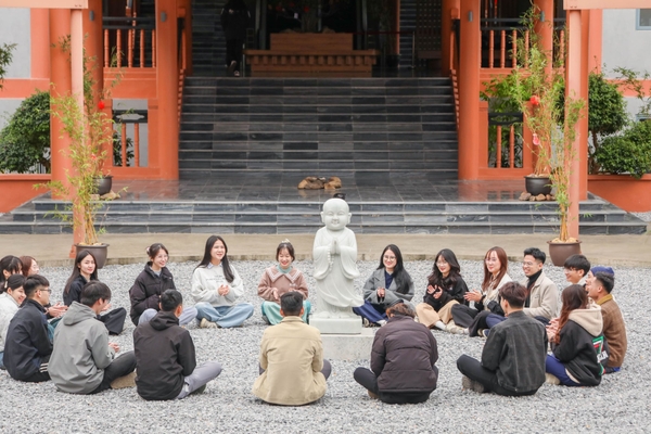 Giới trẻ rủ nhau đi trốn áp lực tìm về Làng thiền Ngọa Vân