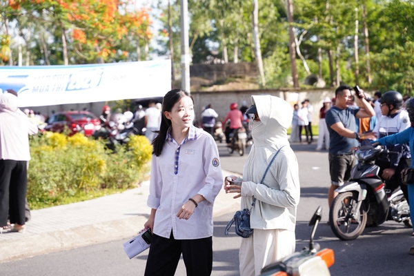WOORI TIẾP SỨC