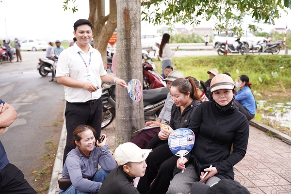 WOORI TIẾP SỨC