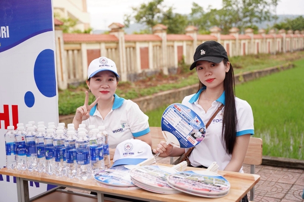 WOORI TIẾP SỨC