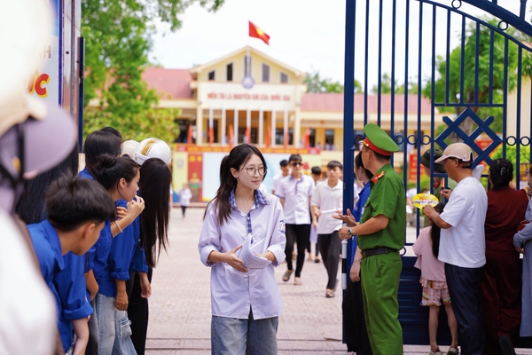 WOORI TIẾP SỨC