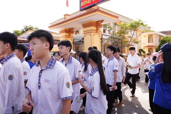 WOORI TIẾP SỨC