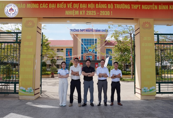 WOORI TIẾP SỨC