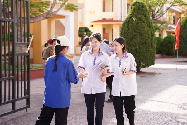 WOORI TIẾP SỨC