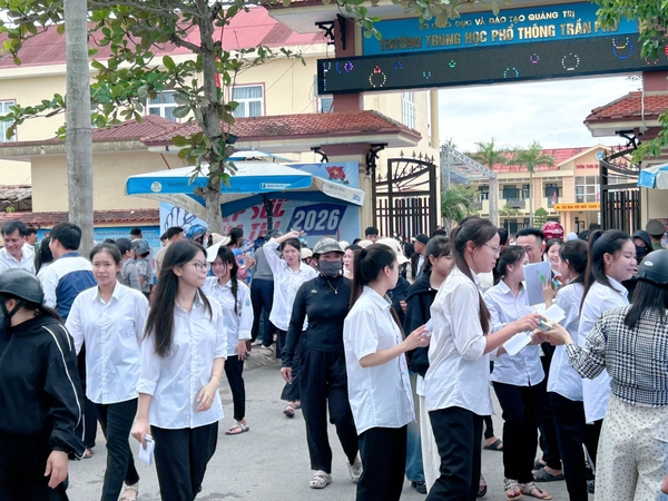 WOORI TIẾP SỨC