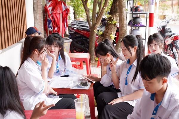 WOORI TIẾP SỨC