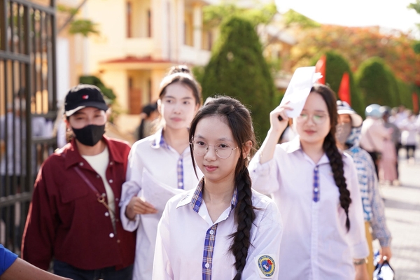 WOORI TIẾP SỨC