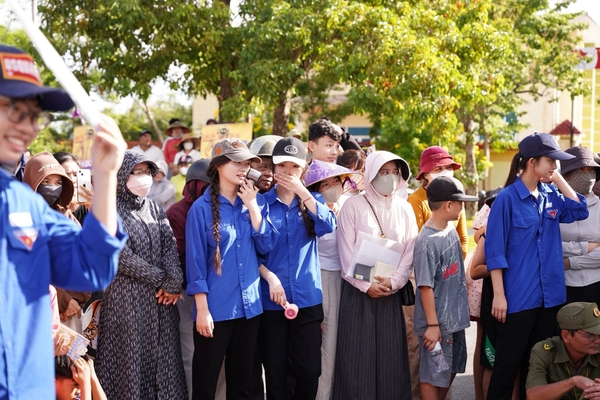 WOORI TIẾP SỨC