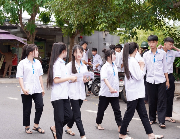 WOORI TIẾP SỨC