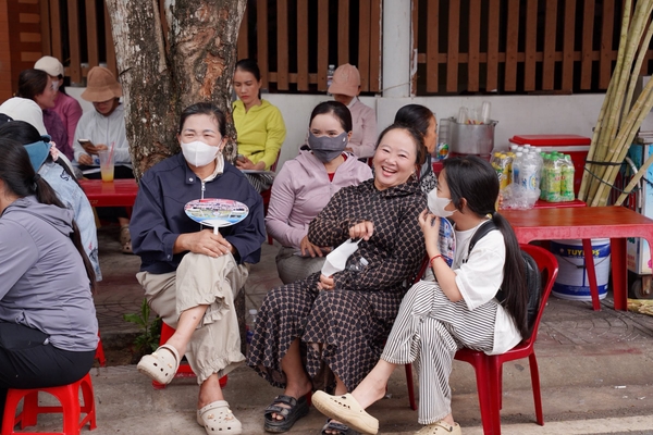 WOORI TIẾP SỨC
