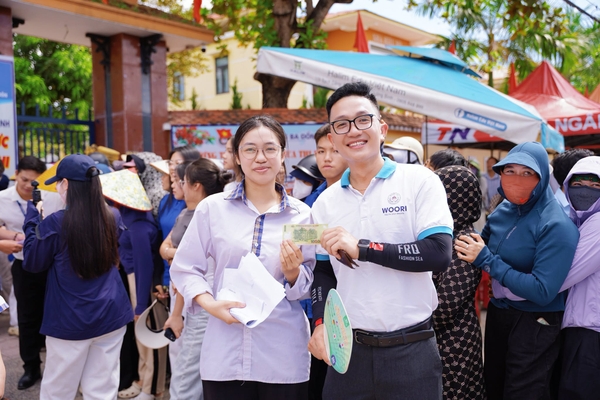 WOORI TIẾP SỨC