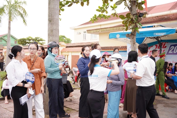 WOORI TIẾP SỨC
