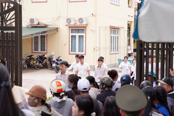 WOORI TIẾP SỨC