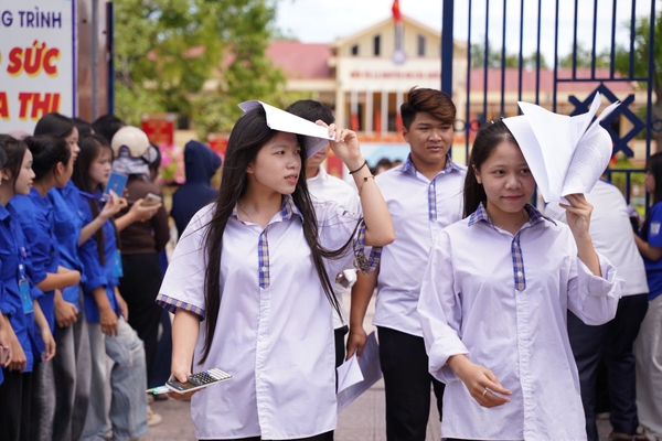 WOORI TIẾP SỨC