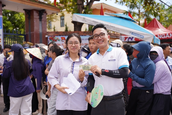 WOORI TIẾP SỨC