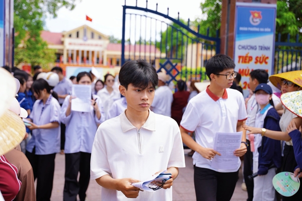 WOORI TIẾP SỨC