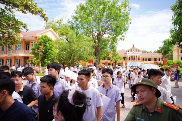 WOORI TIẾP SỨC