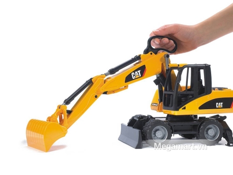 Tay xúc có phần cầm chắc chắn để trẻ có thể điều khiển