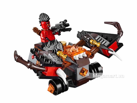 Lego Nexo Knights 70318 - Xe tấn công quỷ dữ - khung cảnh chiến đấu