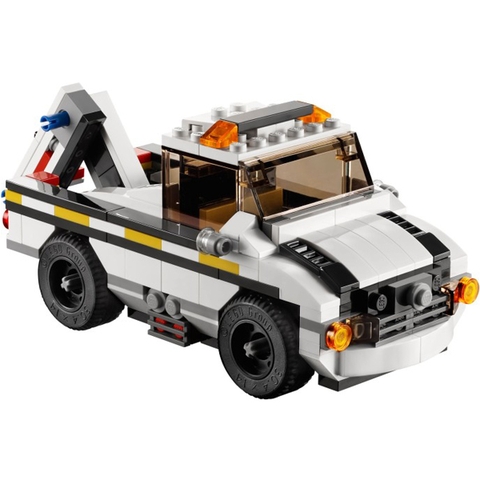 Mô hình xe cứu hộ cũng xuất hiện trong bộ đồ chơi Lego Creator 31006 - Siêu Xe Tốc Độ