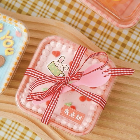 Hộp nhựa đựng bánh họa tiết caro 420ml (9*6,5*12cm)