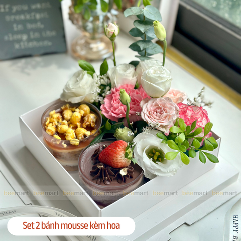 Set quà tặng 2 bánh kèm hoa tươi