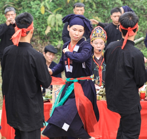 MUÔN MÀU VẺ ĐẸP TRANG PHỤC CÁC DÂN TỘC CAO BẰNG