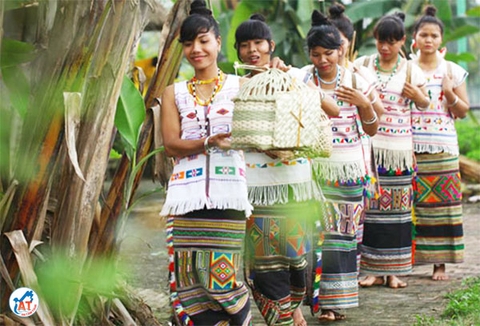 MUÔN MÀU VẺ ĐẸP TRANG PHỤC CỦA CÁC DÂN TỘC TÂY NGUYÊN