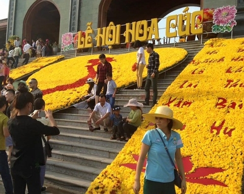 LỄ HỘI HOA CÚC TẠI CHÙA BA VÀNG