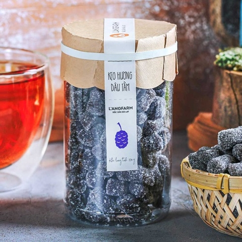 KẸO HƯƠNG DÂU TẰM LANGFARM 270G