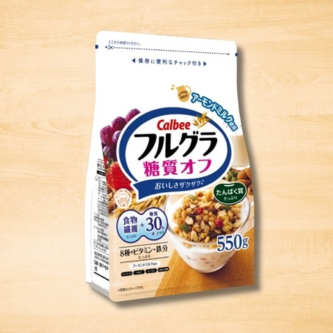 NGŨ CỐC TRÁI CÂY CALBEE ÍT ĐƯỜNG 550G