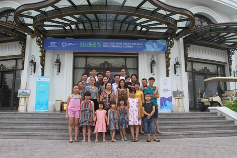 Nhân viên Công ty nghỉ hè tại Vinpearl Hạ Long - Tháng 6 / 2017