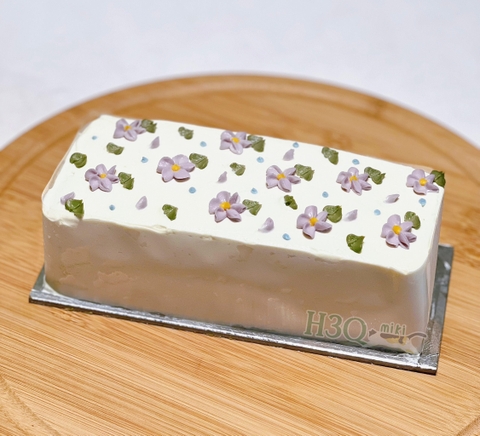 Bánh gato kem tươi cỡ vừa H3Q Miki làm từ bơ sữa New Zealand (Hộp 21 x 9.5 x 9 cm)