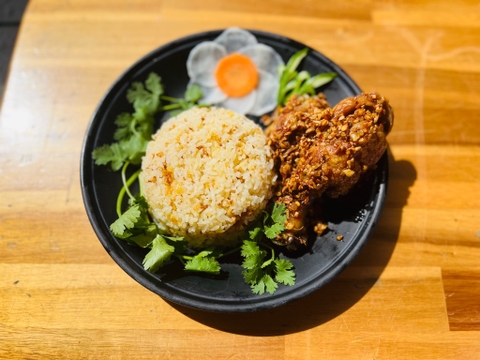 Cơm Gà Mắm Tỏi