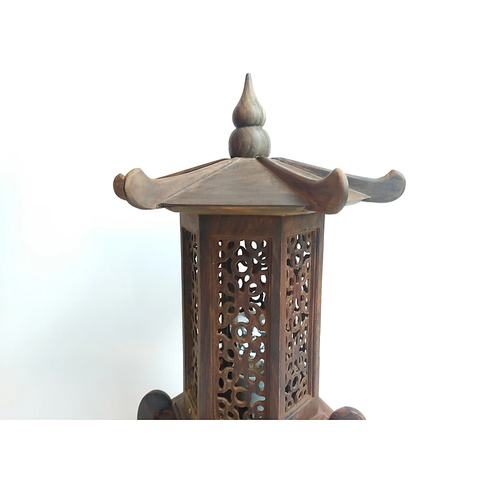 Đèn thờ gỗ trắc - Đèn trắc hoa văn