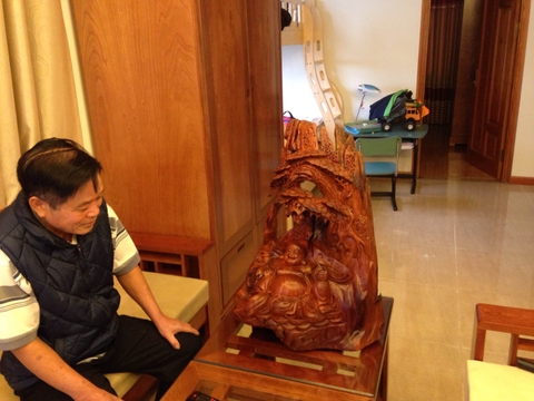 Di lặc ngồi tán tùng
