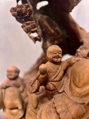 DI LẶC NGỒI TRÊN CẦU NHƯ Ý