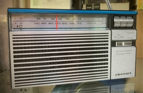 ĐÀI RADIO AM/FM CROSLEY CR-3040A thương hiệu mỹ , thiết kế hoài cổ , có Bluetooth và cắm điện