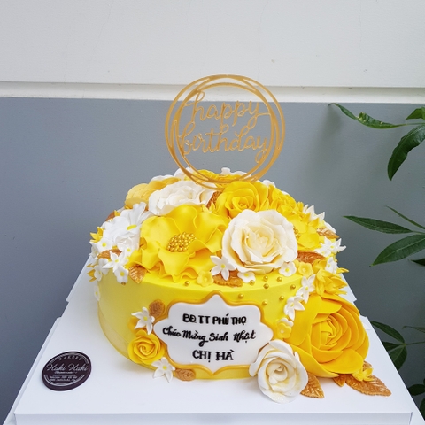 Bánh sinh nhật vườn hoa màu vàng