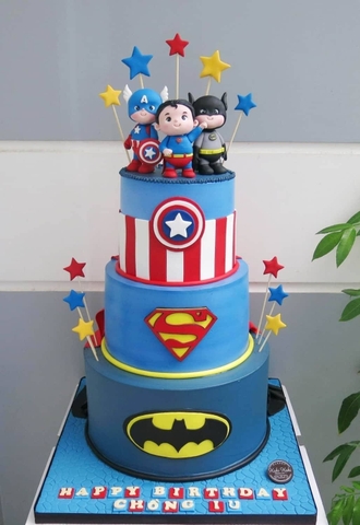 Bánh sinh nhật 3 tầng Supperman, Batman và Captian