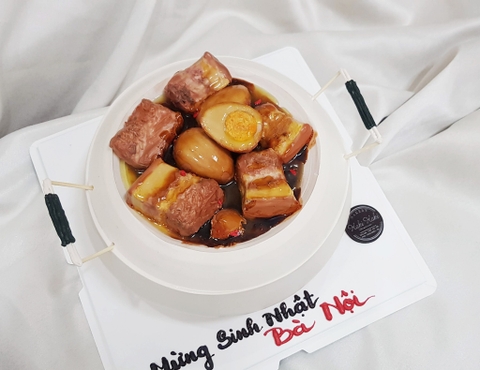 Bánh kem nồi thịt kho trứng