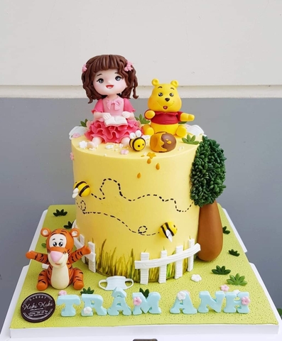 Bánh sinh nhật bé gái và gấu pooh