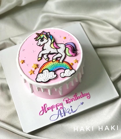 Bánh kem màu hồng vẽ Unicorn