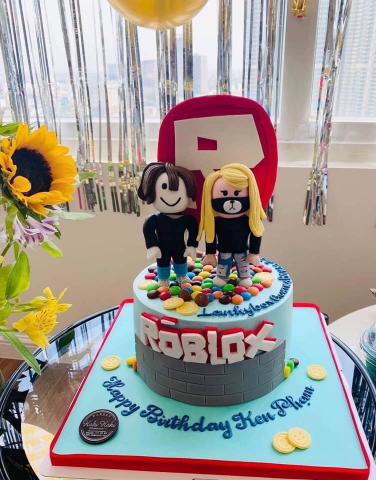 Bánh sinh nhật Roblox tạo hình 3D