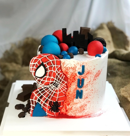 Bánh sinh nhật với chủ đề Spiderman