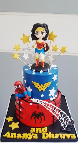 Bánh 2 tầng kết hợp Wonderwoman và Spiderman