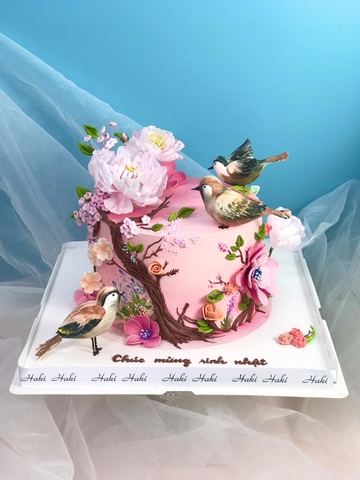 Bánh sinh nhật trang trí hoa và chim
