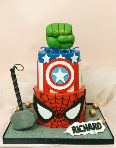 Bánh sinh nhật 2 tầng Hulk, Captian, Spierman và Thor