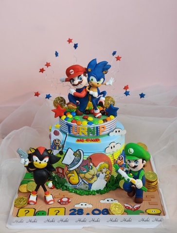 Bánh sinh nhật tạo hình Mario và nhím Sonic